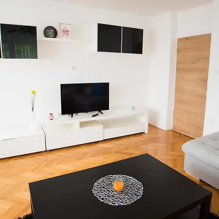 Tolle In Zasip Mit Parkplatz Apartamento *