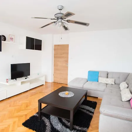 Tolle In Zasip Mit Parkplatz Apartamento